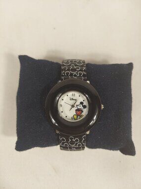NOS Disney Mickey Watch MK2048 Black Link Band Japan Accutime